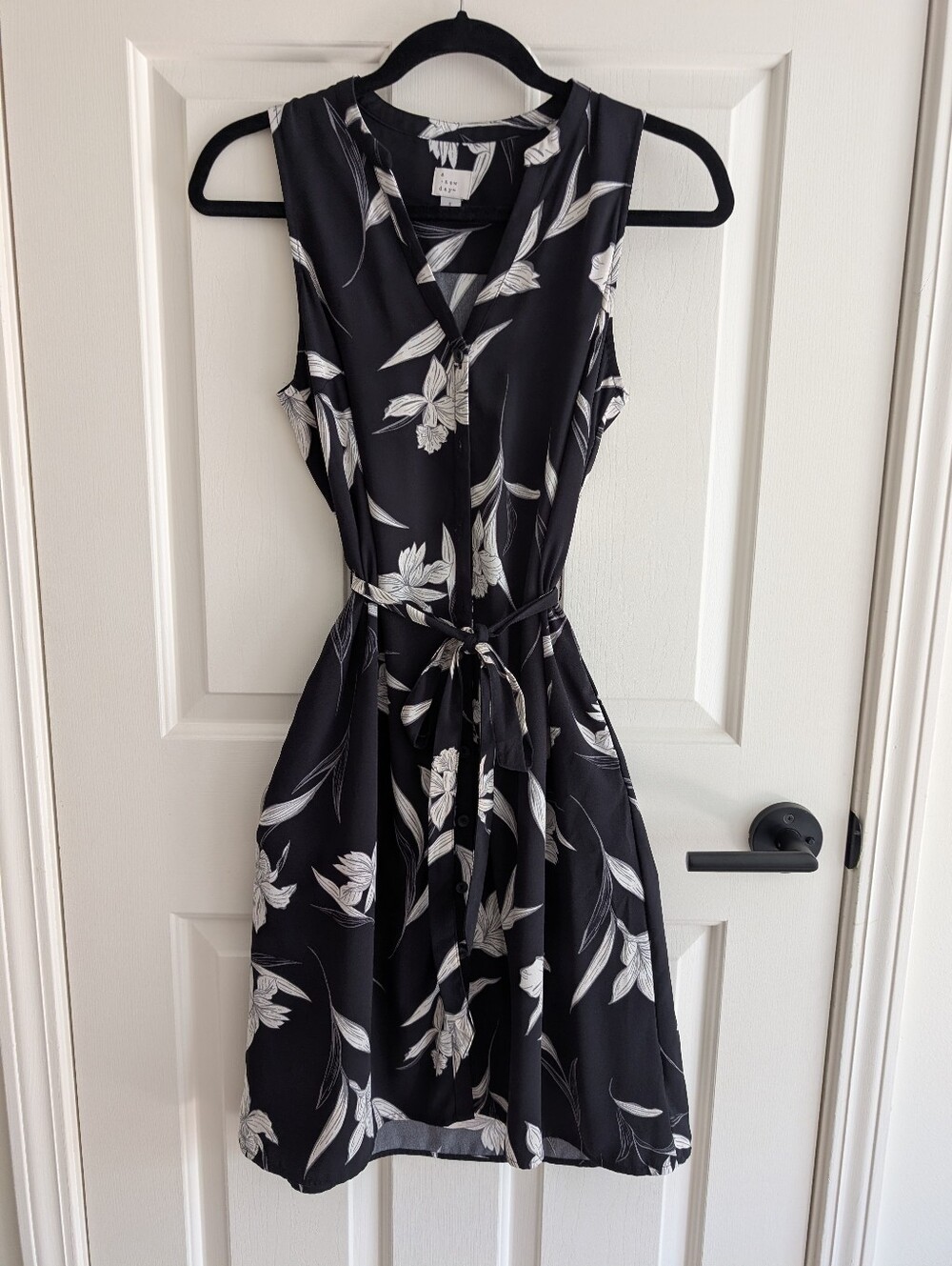 A New Day Sleeveless Button Down Belted Dress, Black White Cream, Size Small